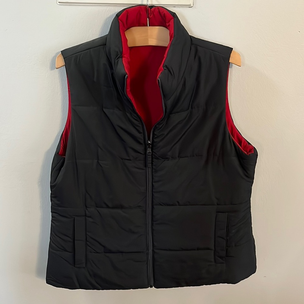Merona Reversible Puffy Vest- Black/Cardinal Red